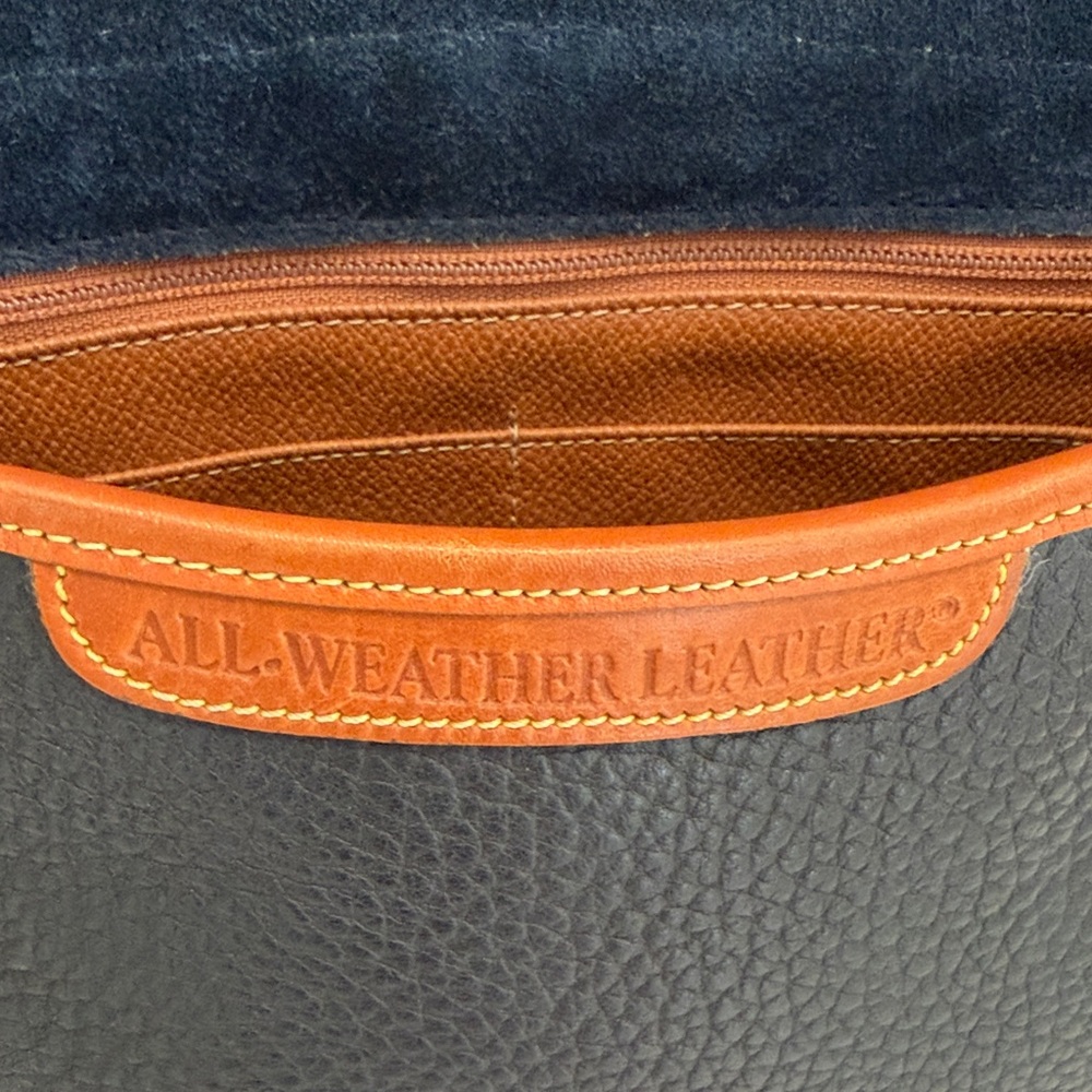 Vintage Dooney and Bourke Pebble Grain Navy All Weather Leather Crossbody Bag - Picture 5 of 9
